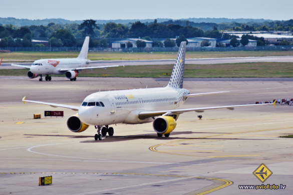 Airbus A320-214